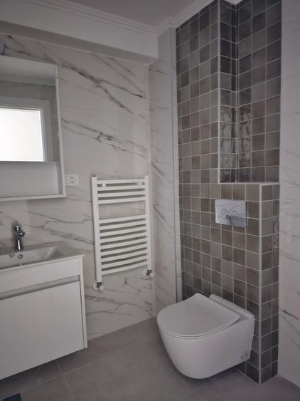 Apartament cu 3 camere decomandat în Energia