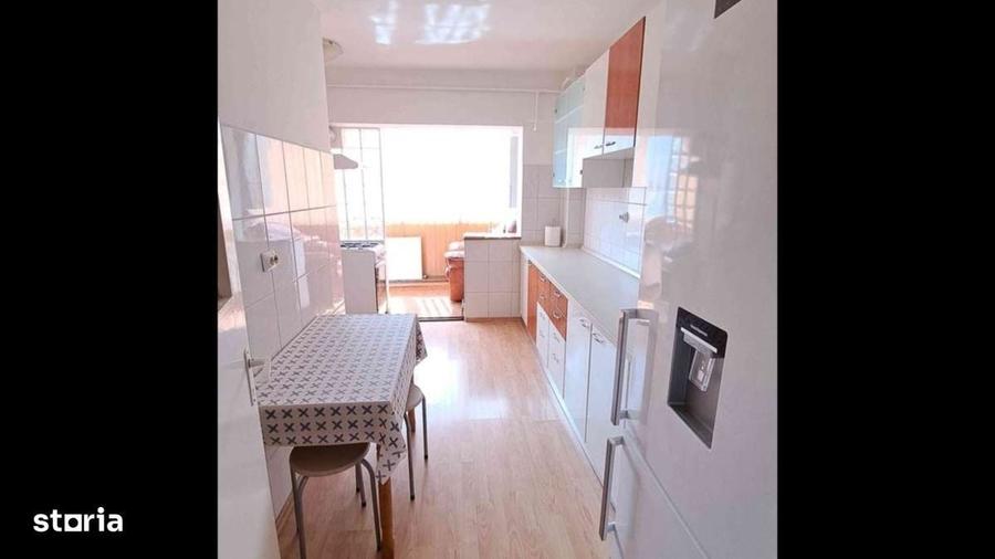 Apartament cu 3 camere decomandat în Sud