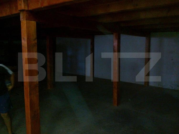 Spațiu comercial, de 700 mp, în Est