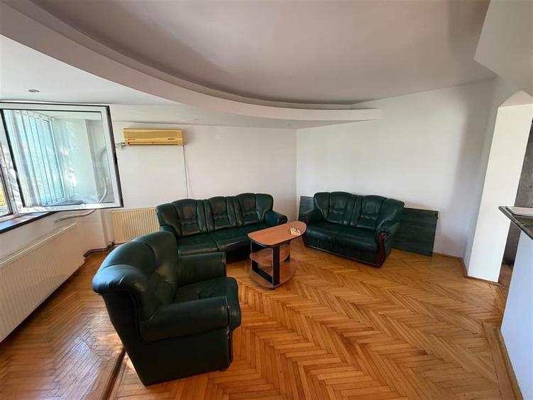 Apartament cu 3 camere decomandat, mobilat în Central