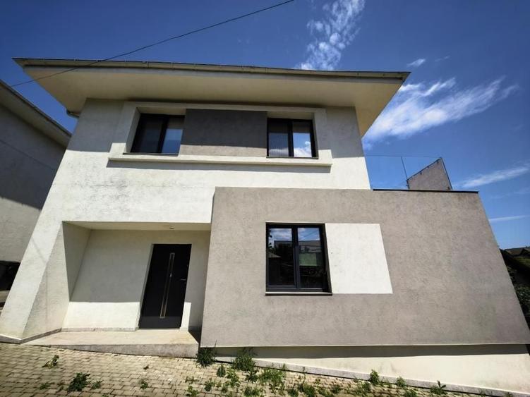 Casă individuală cu 4 camere cu Canalizare în Bucium