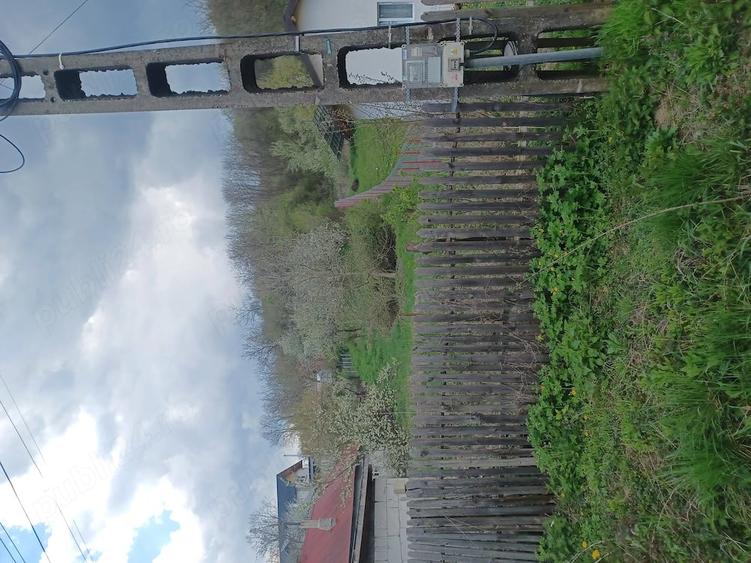 Teren de 2000 mp, în Merișani
