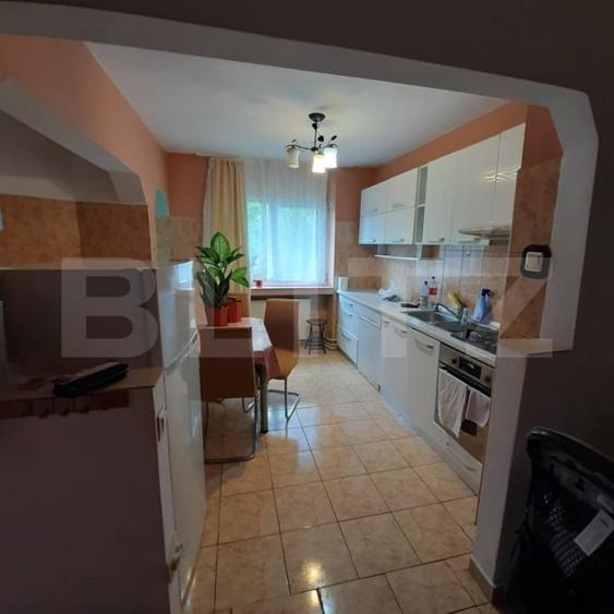 Apartament cu 3 camere decomandat, mobilat în Micro 16