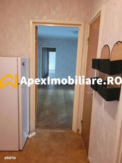 Apartament cu 3 camere semidecomandat în Militari