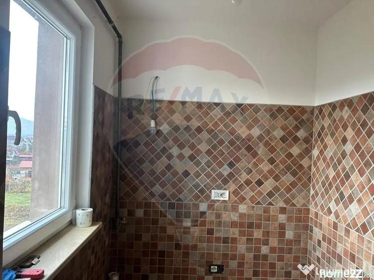 Apartament cu 2 camere semidecomandat în Săvinești