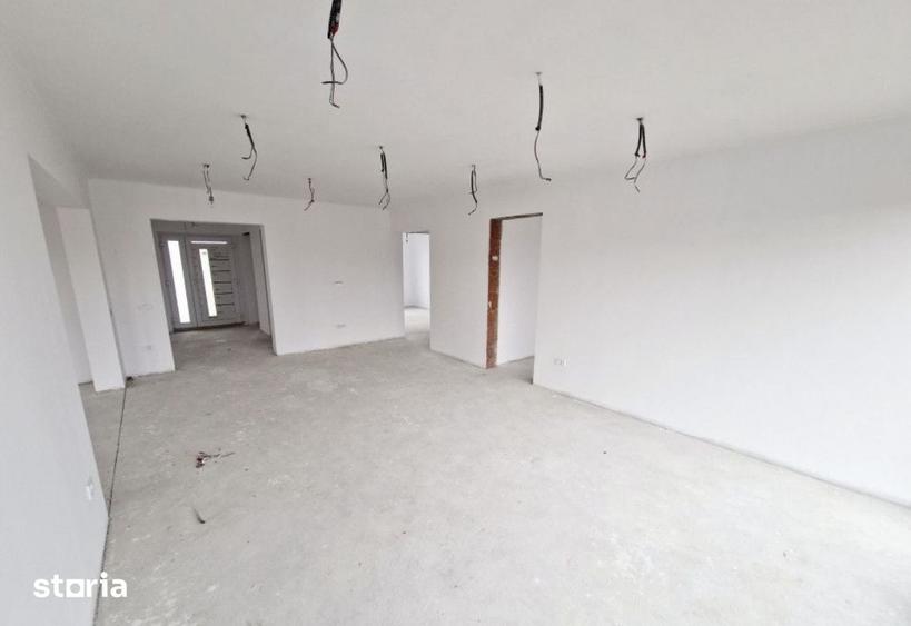Casă cu 5 camere cu Teren 500 Mp în Paleu