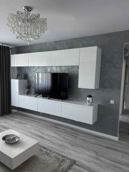 Apartament cu 3 camere decomandat în Rovine