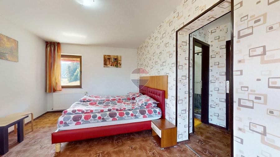 Casă individuală cu 15 camere cu Teren 4000 Mp în Sud-Est