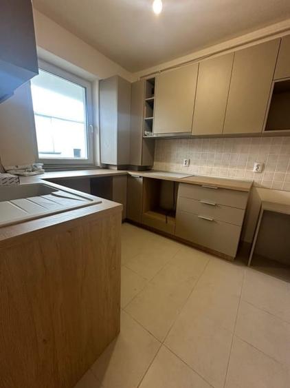 Apartament cu 2 camere semidecomandat, mobilat în Între Lacuri