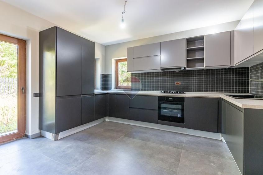 Casă individuală cu 5 camere cu Teren 599 Mp în Corbeanca