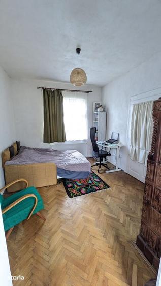 Casă cu 3 camere cu Teren 2987 Mp în Central