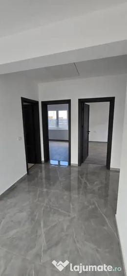Casă cu 3 camere cu Teren 300 Mp în Noua