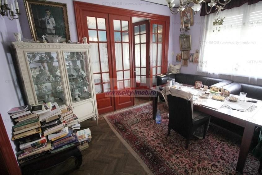 Casă individuală cu 5 camere decomandat cu Canalizare în Timpuri Noi