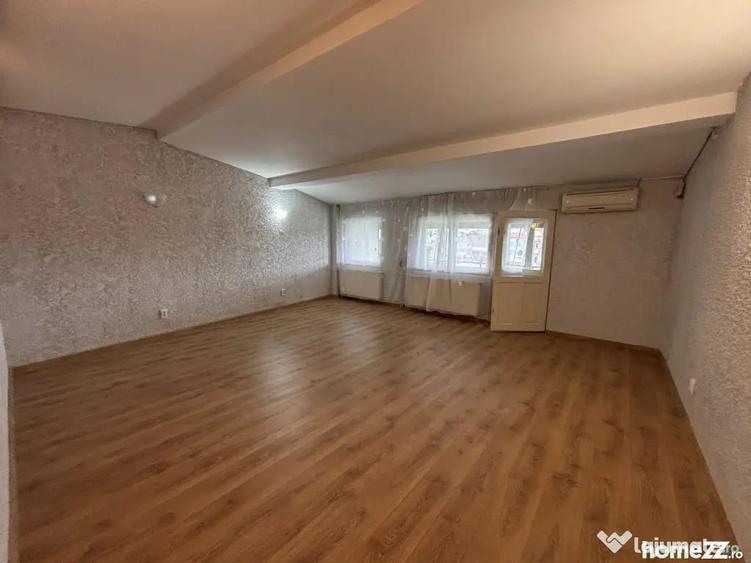 Casă cu 5 camere cu Teren 300 Mp în Calea Călărașilor