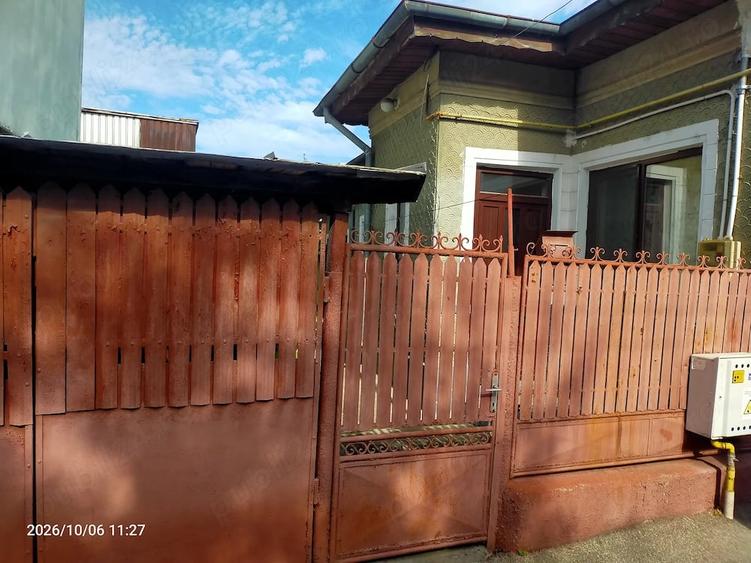 Casă cu 3 camere cu Teren 160 Mp în Central