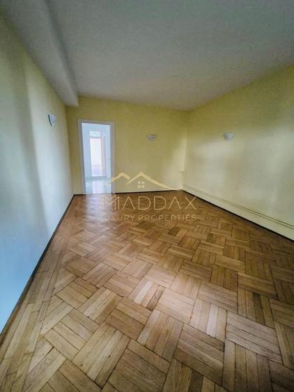 Casă individuală cu 6 camere cu Canalizare în Domenii