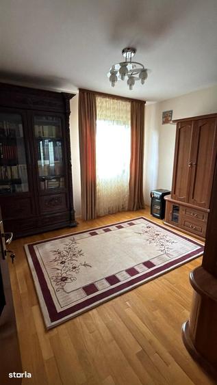 Casă cu 7 camere cu Teren 967 Mp în Nord