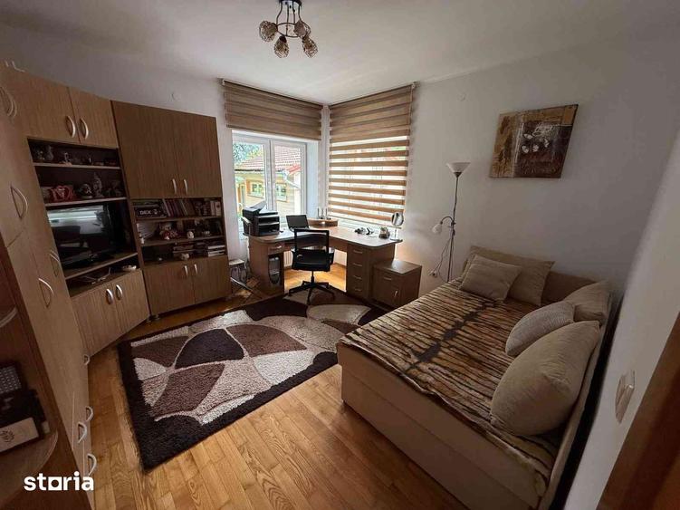 Casă cu 8 camere cu Teren 1400 Mp în Ultracentral