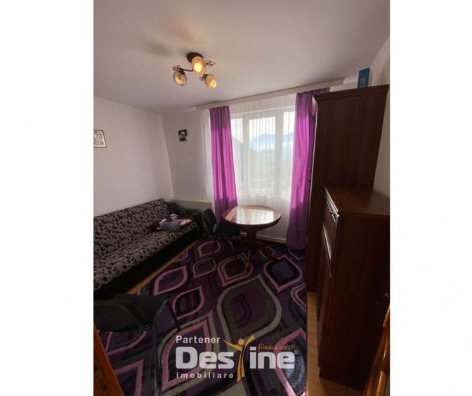 Apartament cu 4 camere semidecomandat, mobilat în Central
