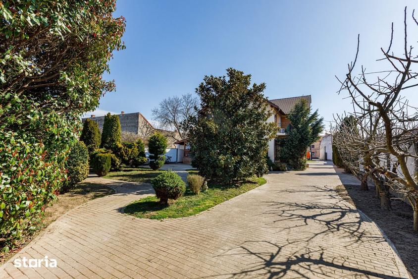Casă cu 6 camere cu Teren 2333 Mp în Central