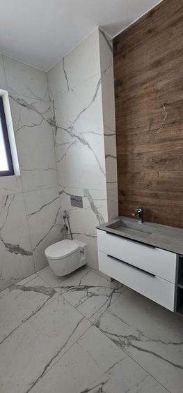 Apartament cu 3 camere decomandat, mobilat în Tineretului