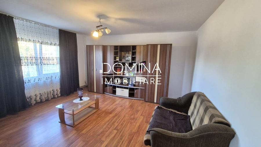 Casă individuală cu 7 camere cu Teren 1036 Mp în Vest