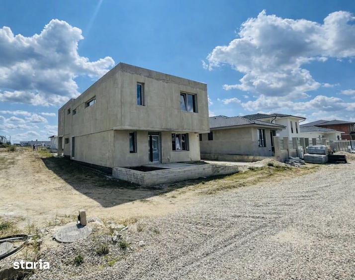 Casă cu 8 camere cu Teren 480 Mp în Tokai