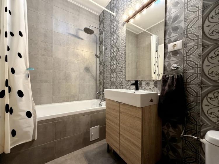 Apartament cu 3 camere decomandat, mobilat în Mamaia-Sat