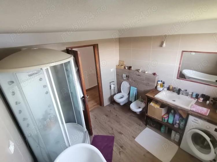 Casă cu 5 camere cu Teren 2272 Mp în Central