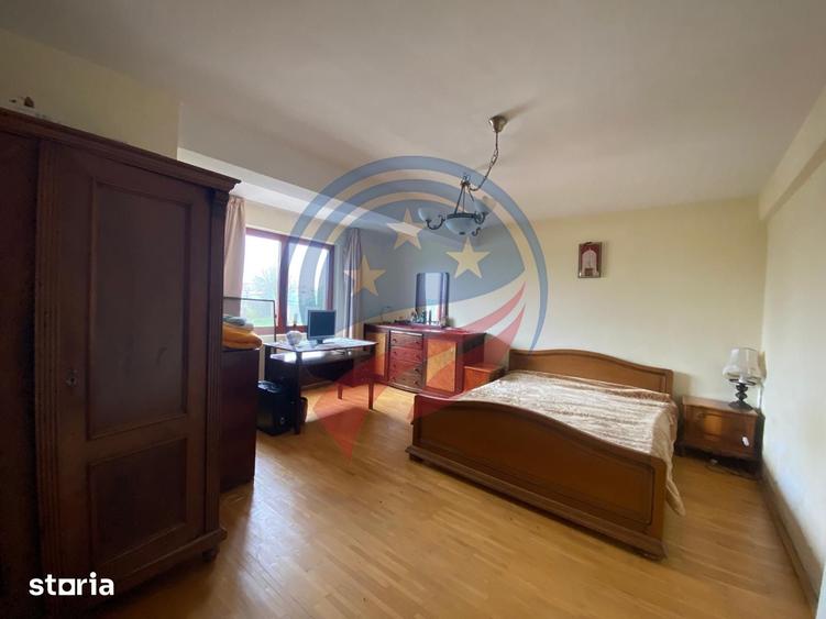 Casă cu 5 camere cu Teren 2500 Mp în Bucovăț