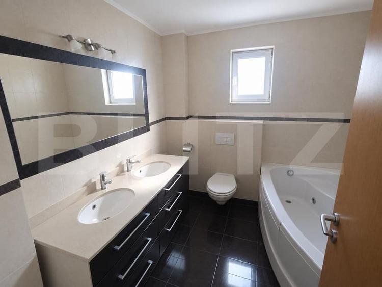Casă individuală cu 5 camere cu Garaj în Beclean