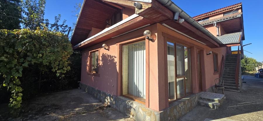 Casă cu 4 camere cu Teren 3500 Mp în Central