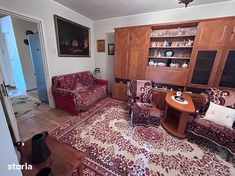 Apartament cu 3 camere semidecomandat în Central