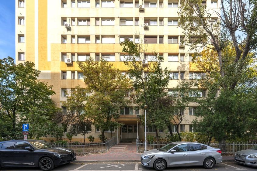 Apartament cu 3 camere semidecomandat în Titan