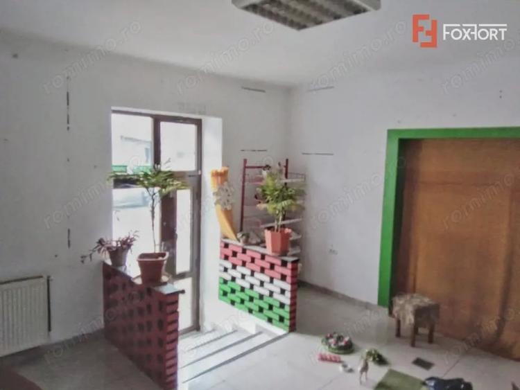Apartament cu 5 camere decomandat, mobilat în Intim