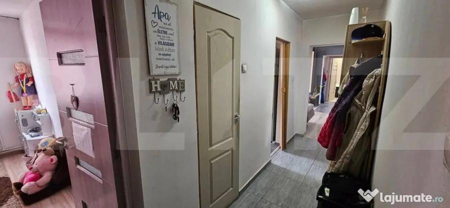 Apartament cu 3 camere semidecomandat în Ozun