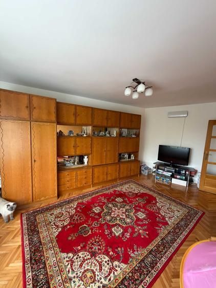 Apartament cu 3 camere decomandat în Cantemir