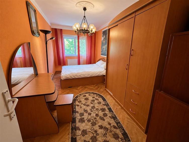 Apartament cu 4 camere decomandat, mobilat în Vasile Aaron