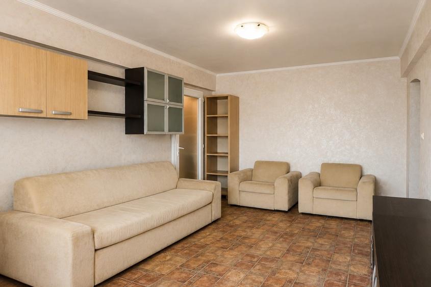 Apartament cu 3 camere decomandat, mobilat în Central