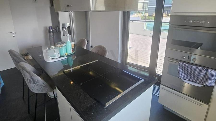 Apartament cu 5 camere decomandat, mobilat în Lacul Tei