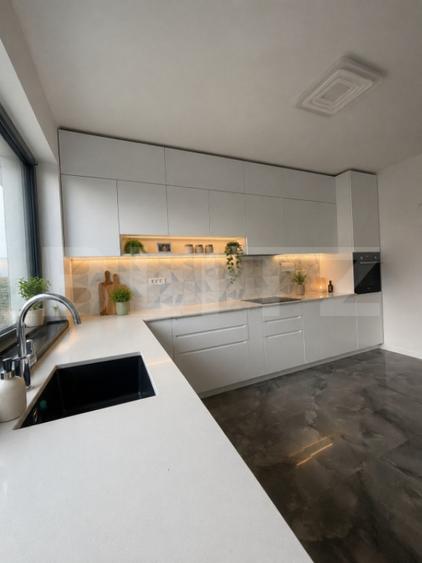 Casă cu 5 camere cu Teren 1038 Mp în Săcălaz