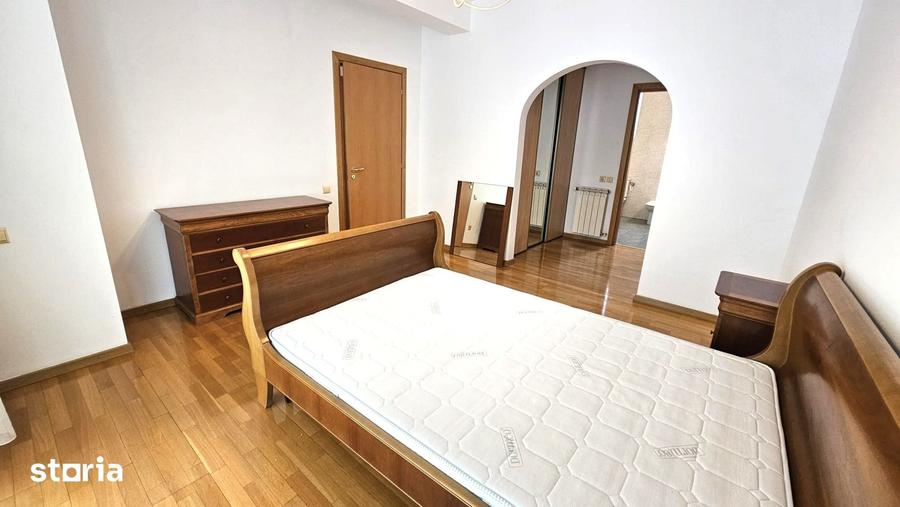 Apartament cu 3 camere semidecomandat în Cotroceni