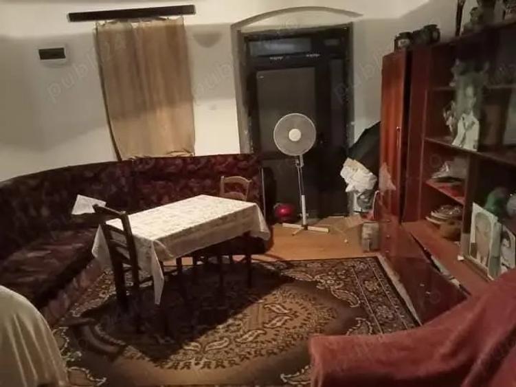 Casă cu 6 camere în Giubega