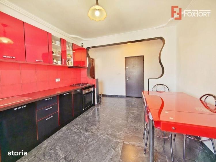 Apartament cu 3 camere semidecomandat în Girocului