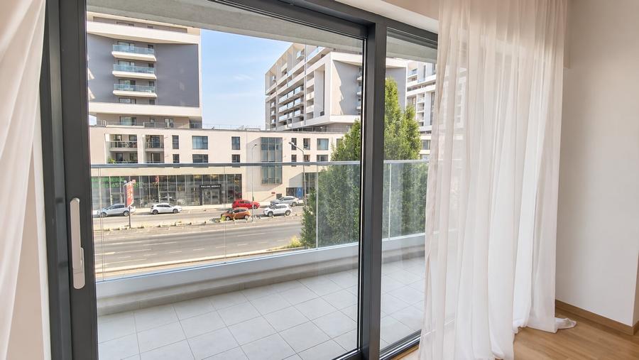Apartament cu 3 camere semidecomandat, mobilat în Pipera