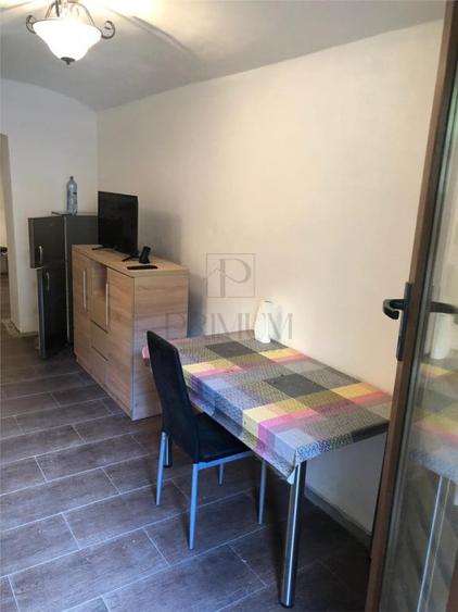 Spatiu comercial - semicentral - toate utilitatiile - 2 intr - 3