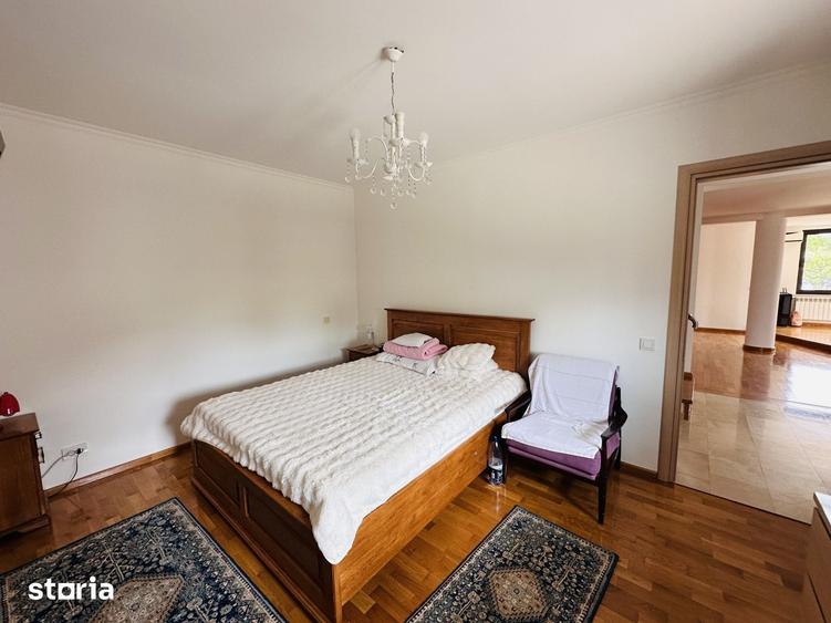 Casă cu 7 camere cu Teren 570 Mp în Chiajna