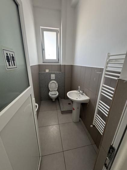 Spațiu comercial, de 90 mp, în Popoveni