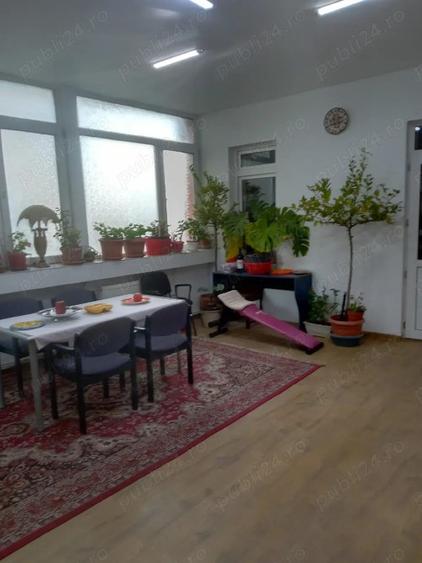Apartament cu 5 camere semidecomandat în Barbu Văcărescu