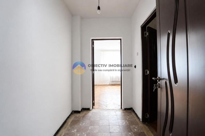 Apartament cu 3 camere semidecomandat în Mărăței